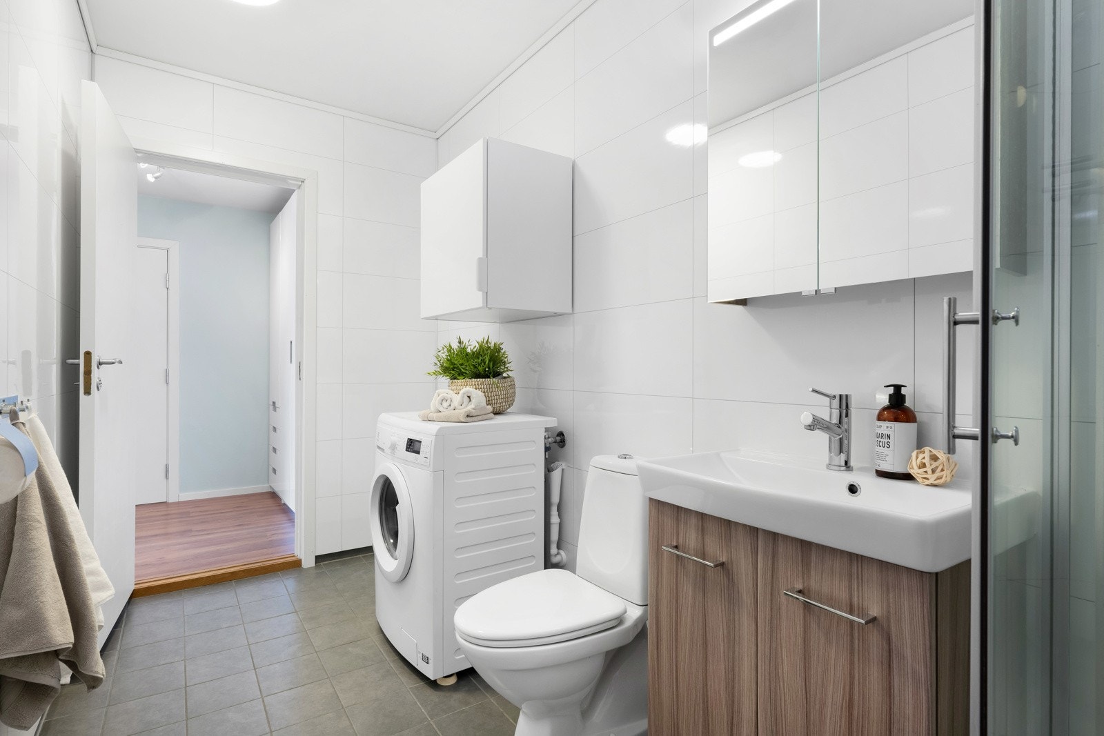 Badet har opplegg for vaskemaskin. Galleribilde
