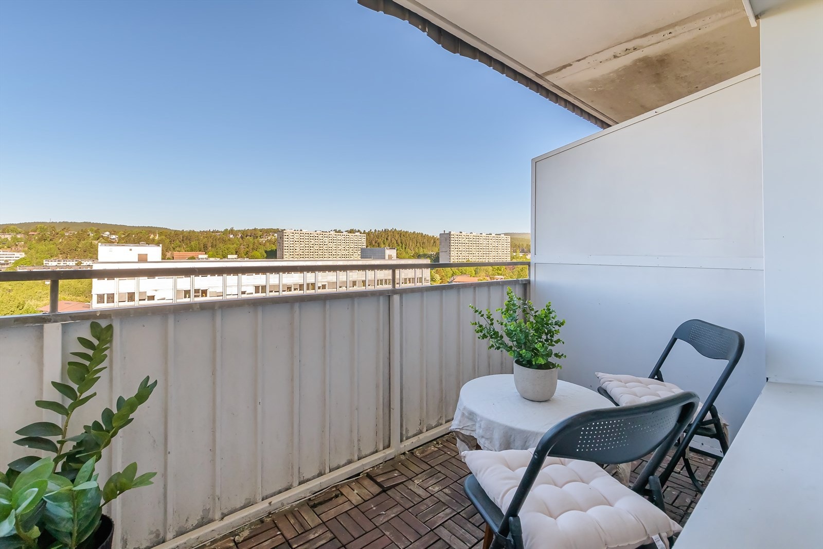 En meget lys 2-roms leilighet fantastisk vestvendt balkong Galleribilde