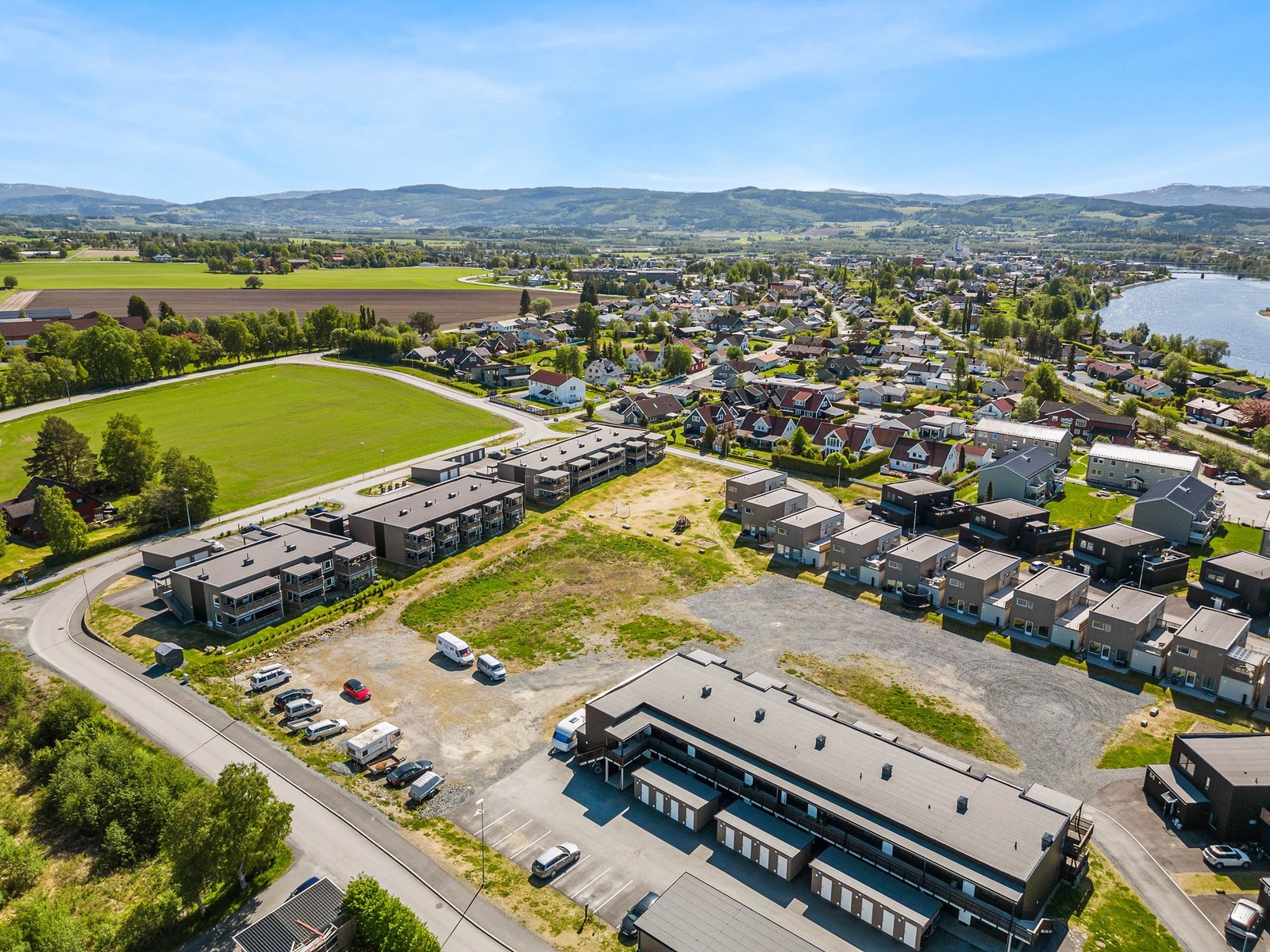 Kort veg inn til Verdal sentrum. Galleribilde