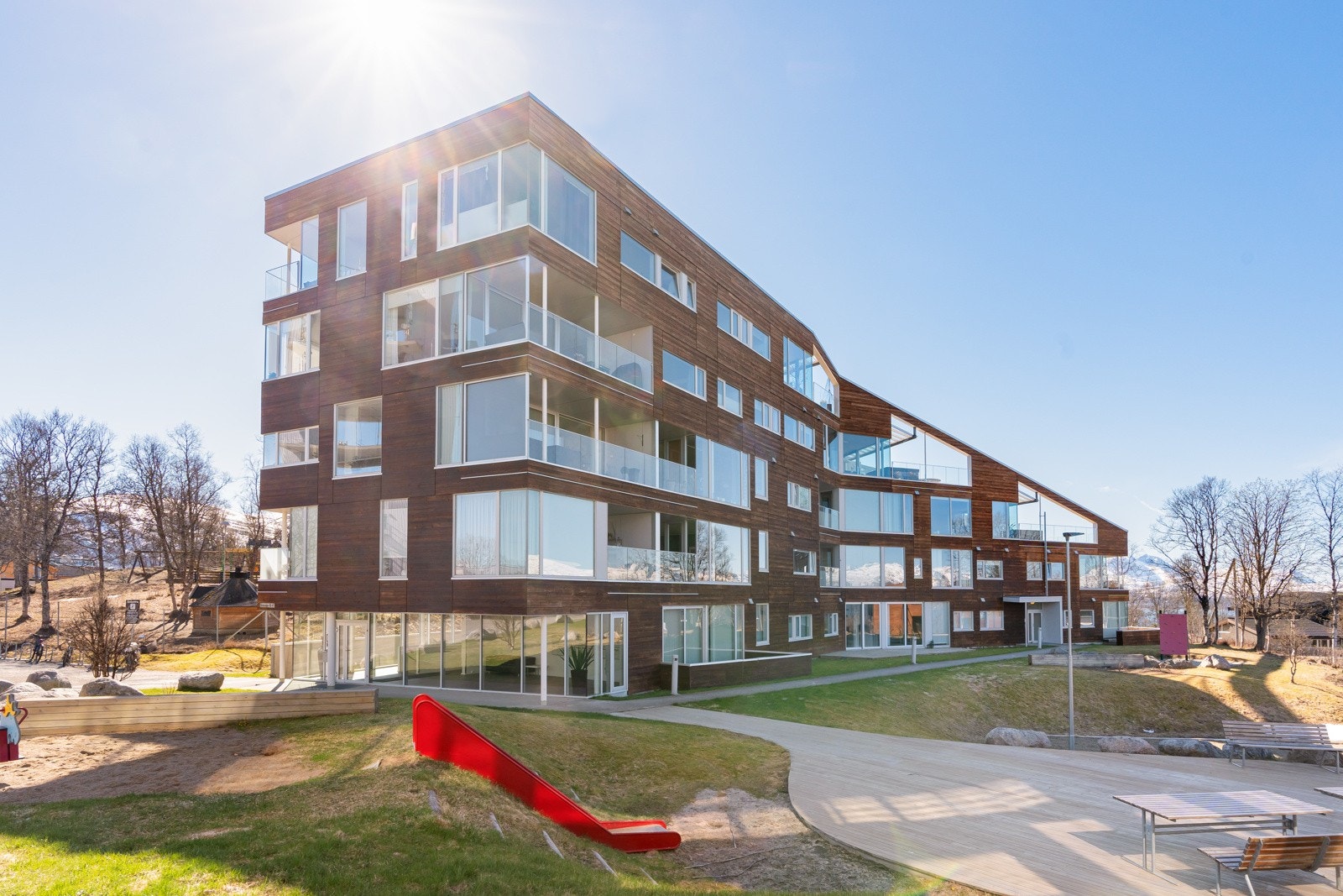 Sameiet Brinken Terrasse ligger fint og fredelig til ved blindvei i eneboligområde på Elverhøy/Stalheim - Rett ved Prestvannet. Galleribilde