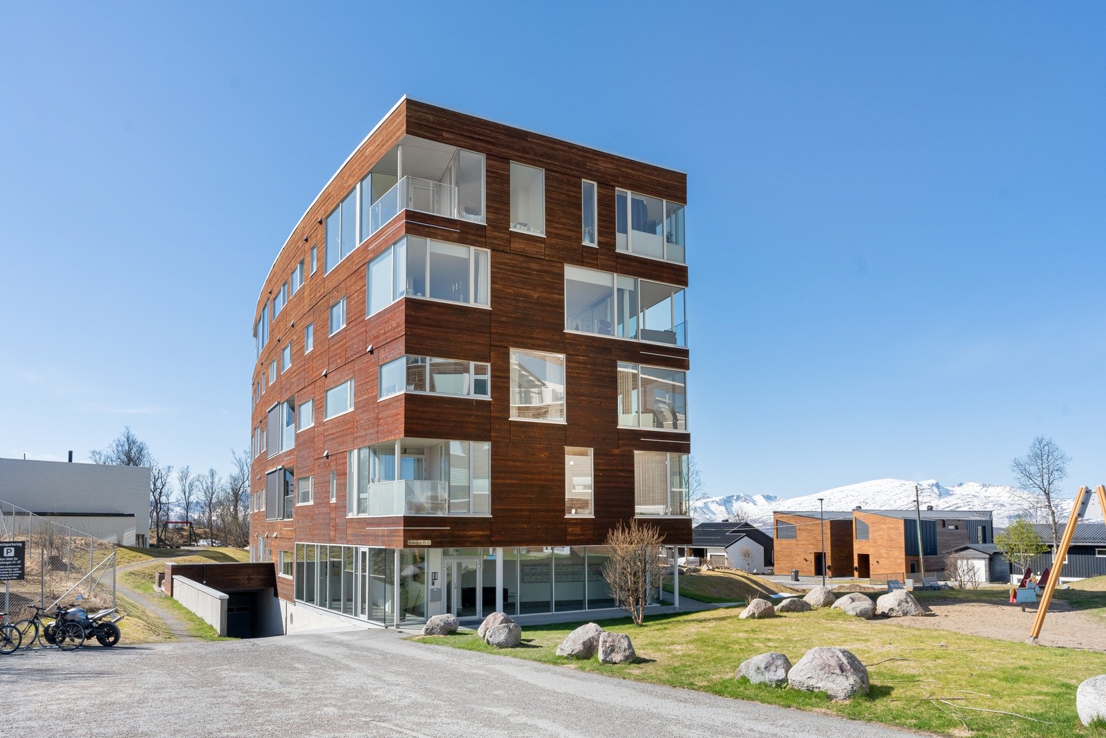 Sameiet framstår veldrevet og etterspurt med fasiliteter som gjestehybel, fellesboder og pent opparbeidede uteområder. Galleribilde