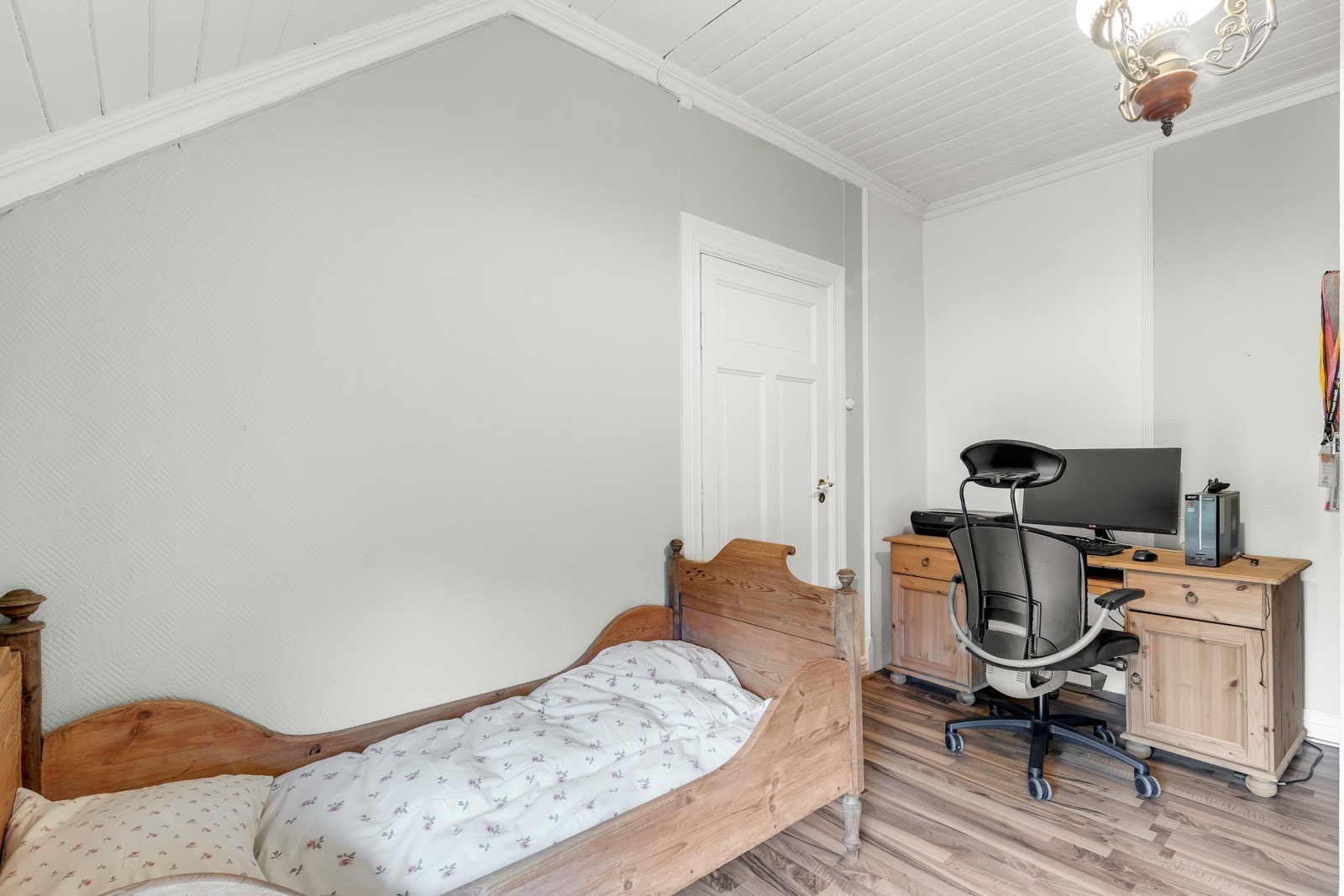 Praktisk kontor som egner seg godt for deg som kan jobbe hjemmefra. Galleribilde