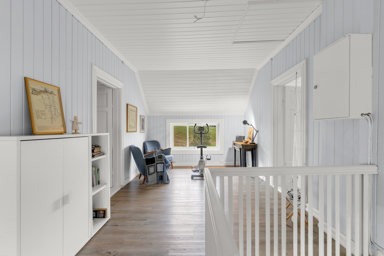Stua i 2. etasje passer ypperlig for barna, eller som en koselig lesekrok. Galleribilde