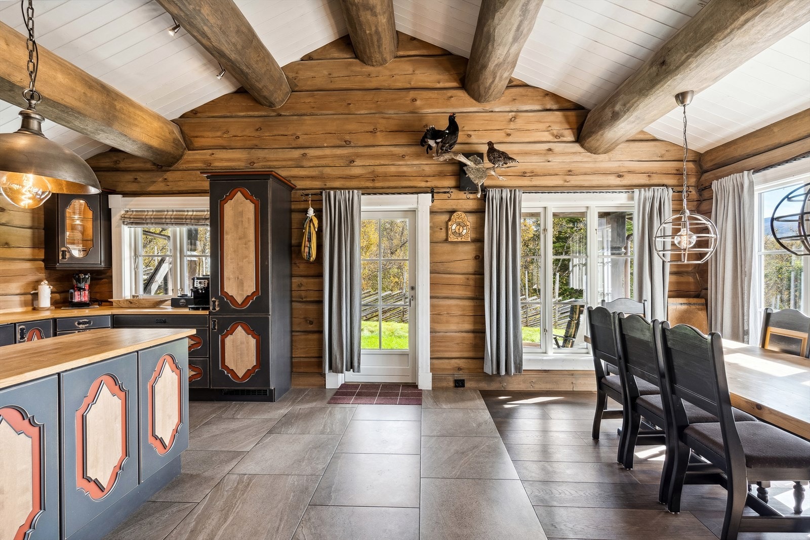 Utgang til terreng fra kjøkken. Galleribilde