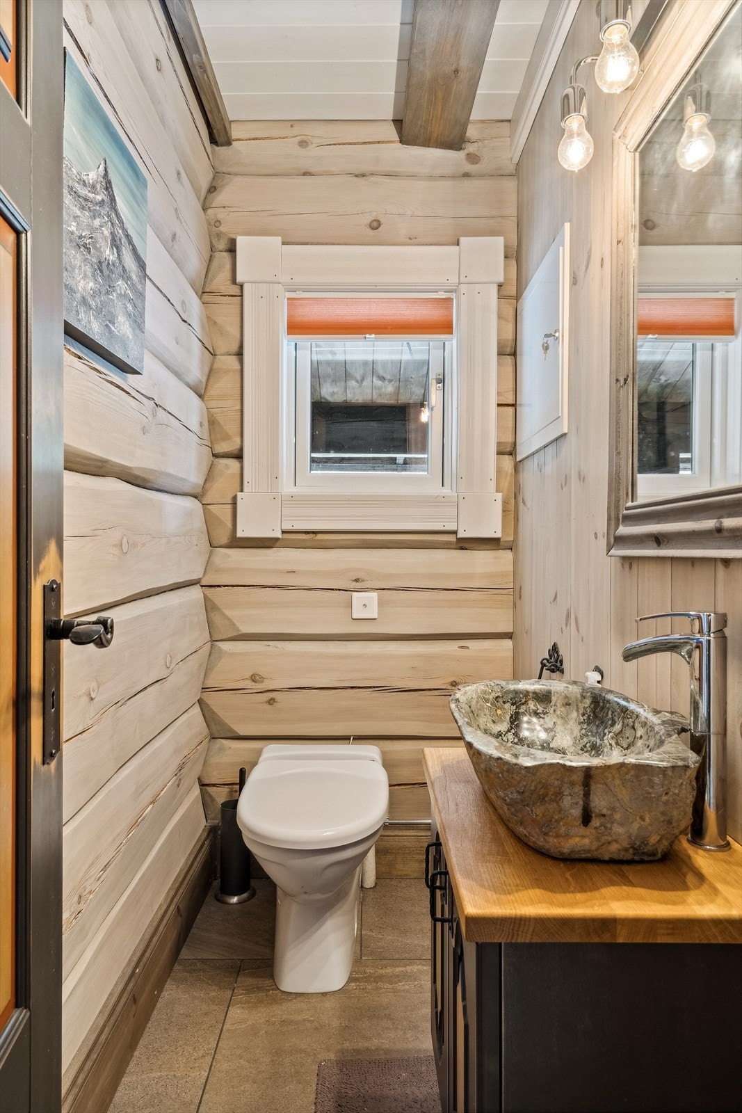 Toalettrom. Galleribilde