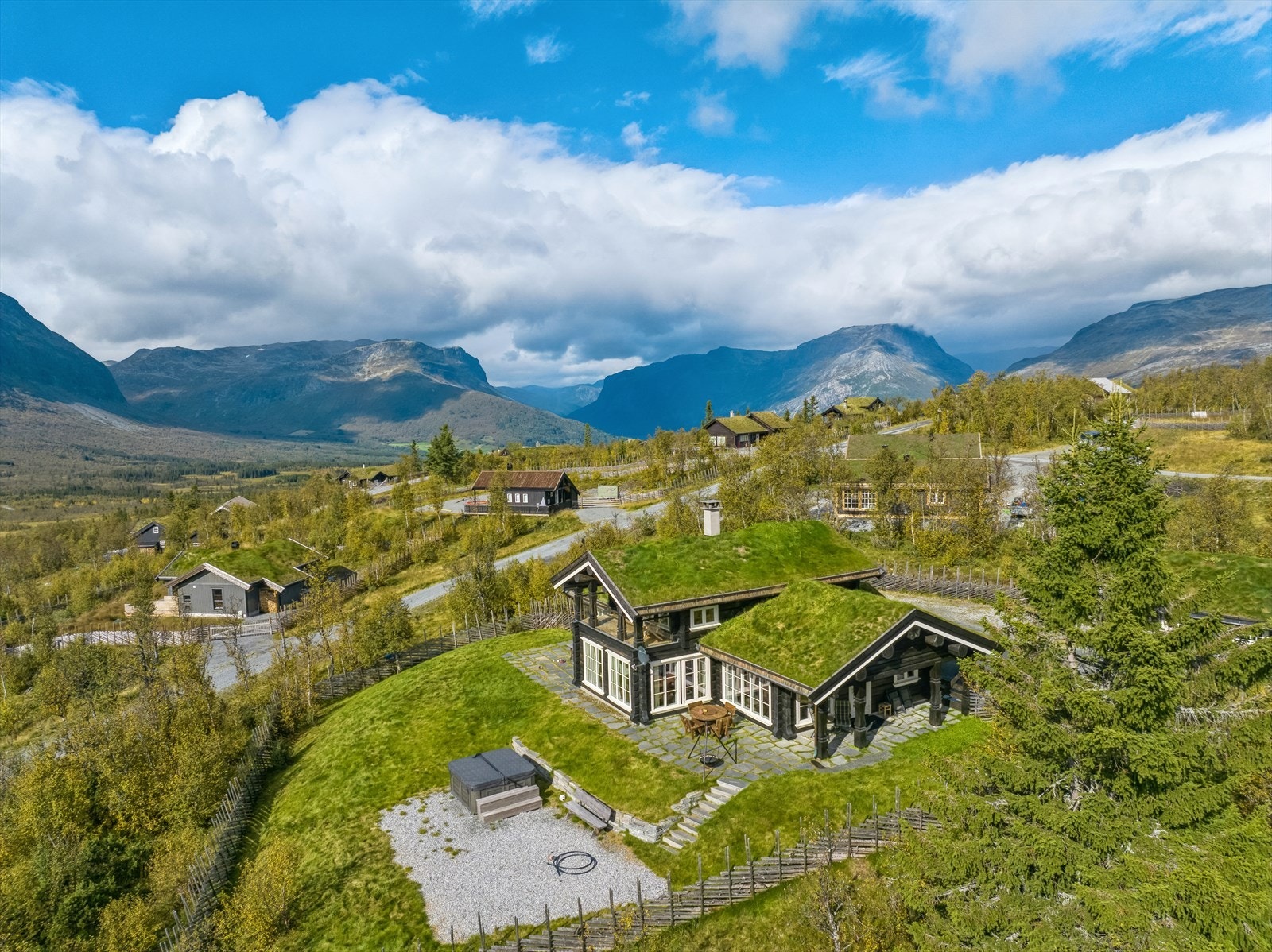 Vang ligger idyllisk til, nøyaktig midt mellom Østlandet og Vestlandet. Galleribilde