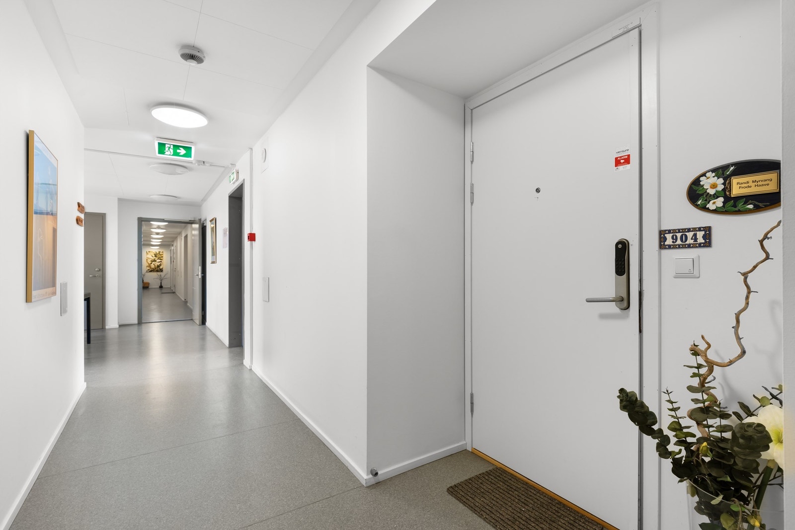 Det er for øvrig enkel heisadkomst fra inngangs- og garasjeplan. Leilighetsnummer 904. Galleribilde