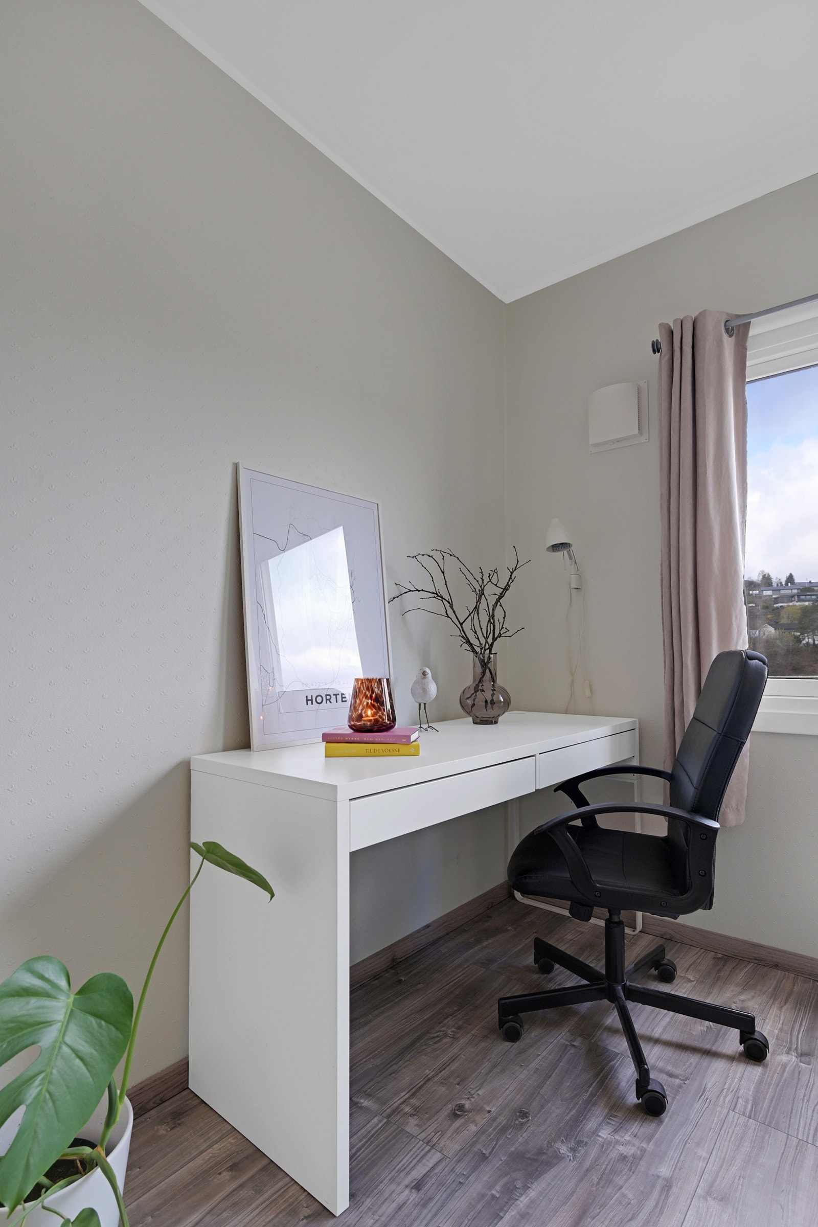 Soverom nr. 2 har god plass for kontorpult. Galleribilde