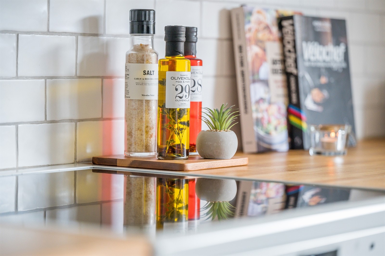 Komfyren medfølger. Det er for øvrig kort vei til dagligvareforretning når ingrediensene skal fylles opp. Galleribilde