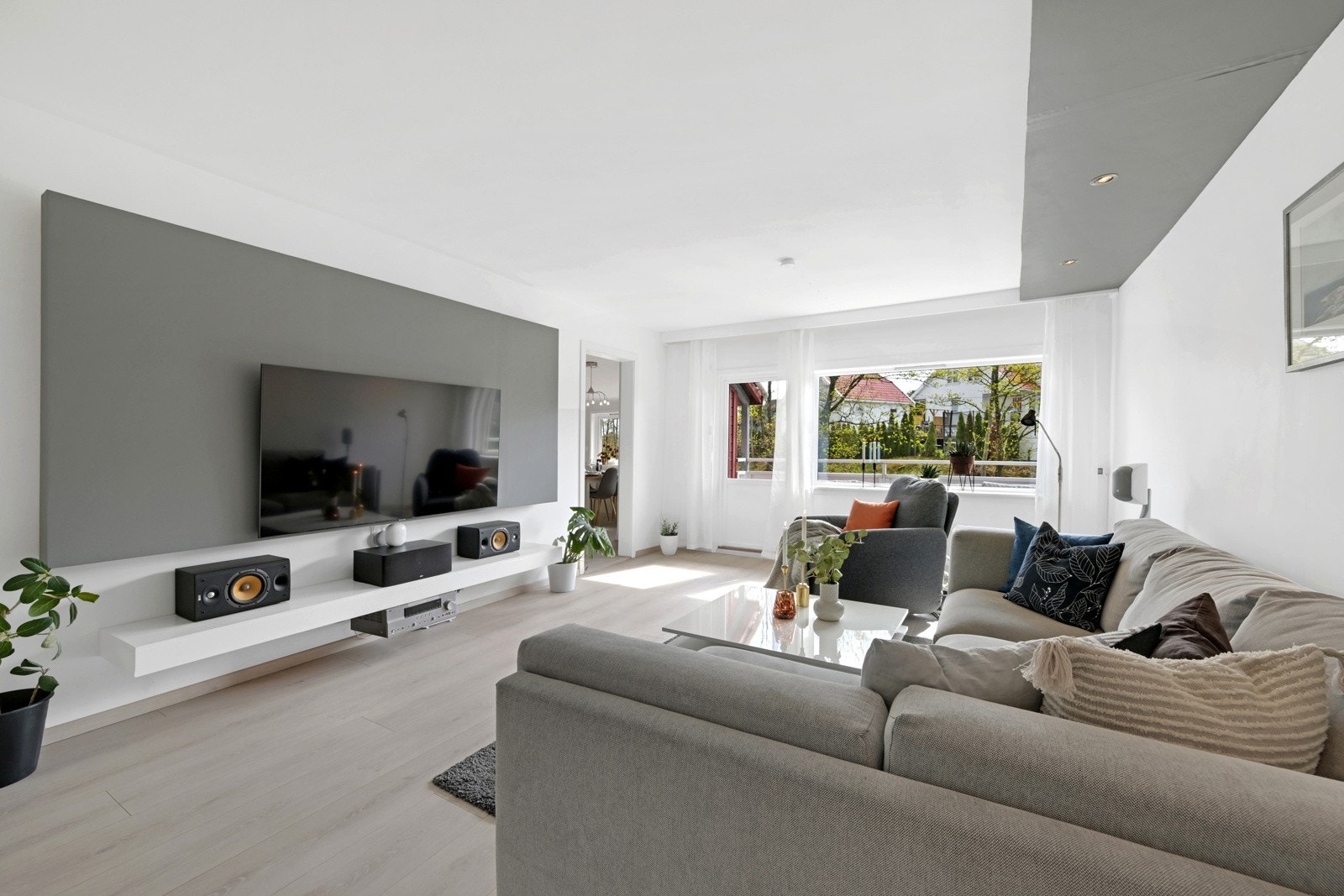 Andreas Rasch Wegger v/PrivatMegleren Horten ønsker velkommen til Kjølhalstien 32B! Galleribilde