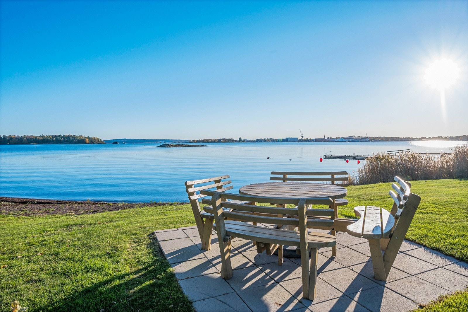Borettslaget har flere hyggelig sitteplasser og lekeplasser. Galleribilde