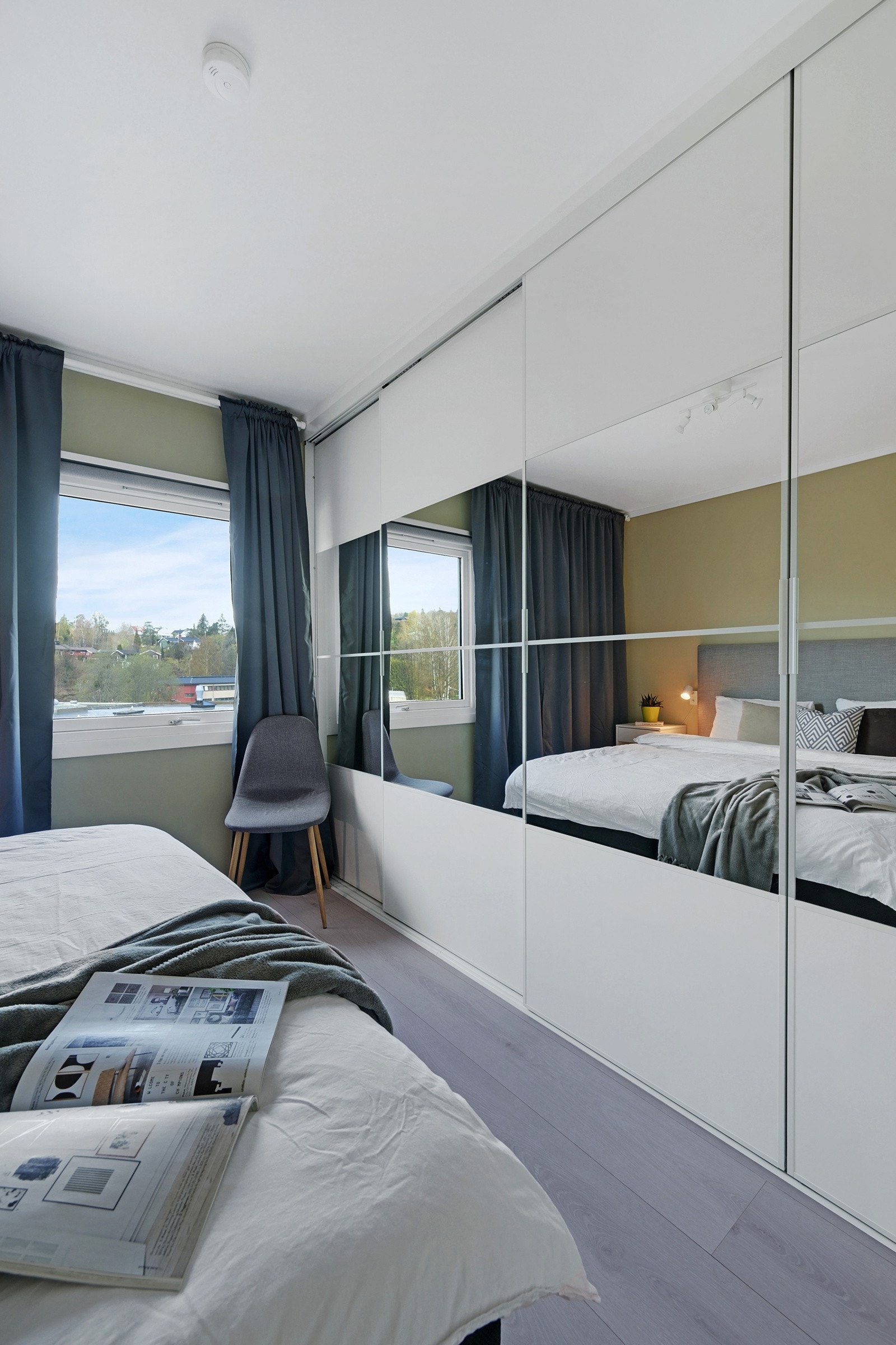 Soverom nr. 1 - her er det stor skyvedørsgarderobe fra 2023. Galleribilde