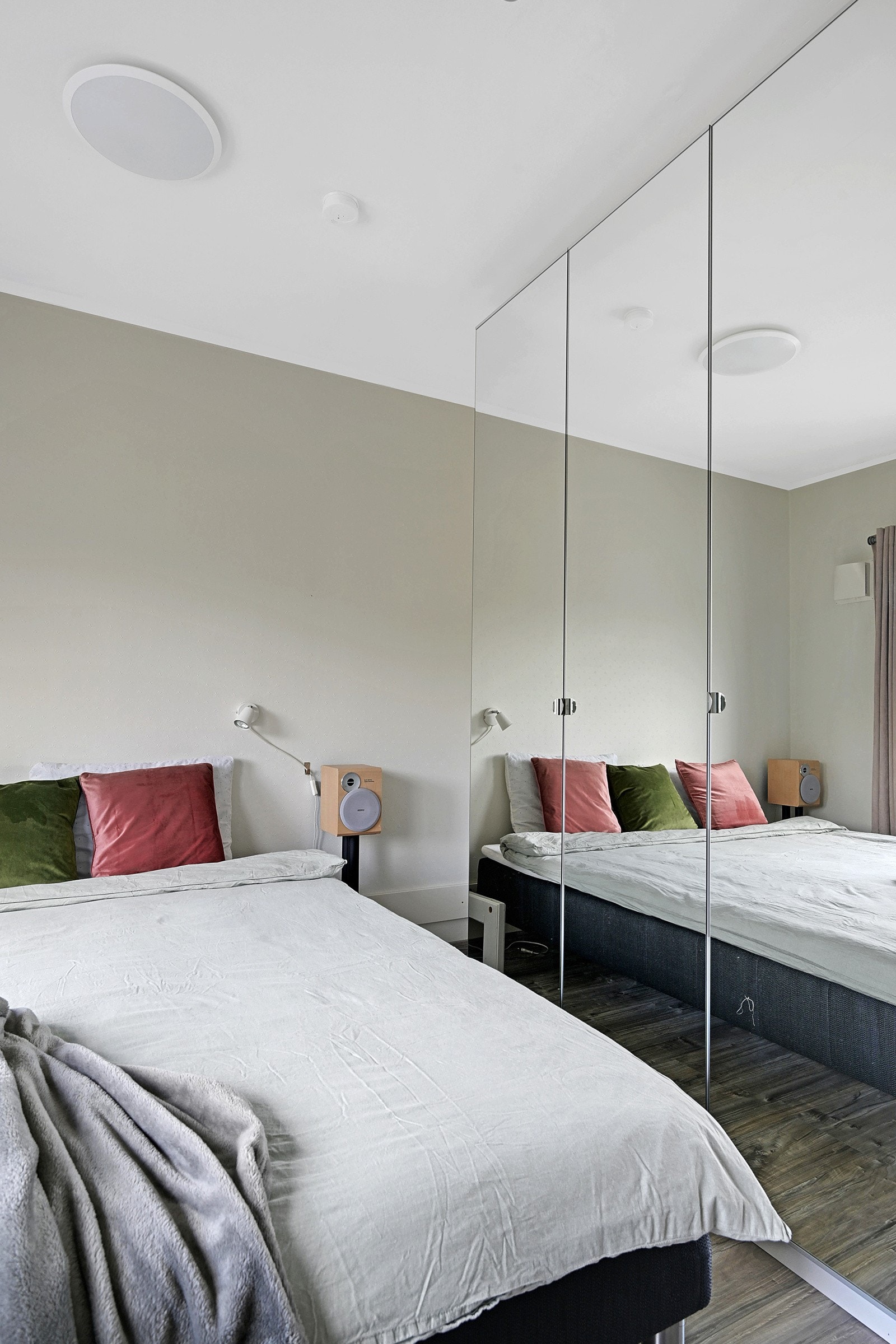 Soverom nr. 2- her er det stort garderobeskap. Galleribilde