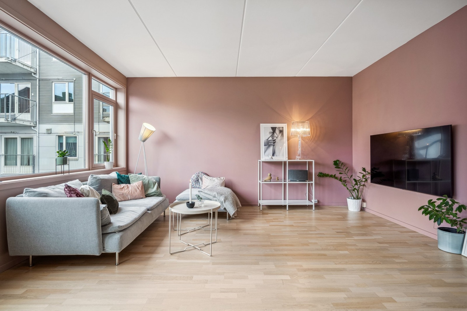 Flott gulv kombinert med fine farger, gir et godt resultat. Galleribilde