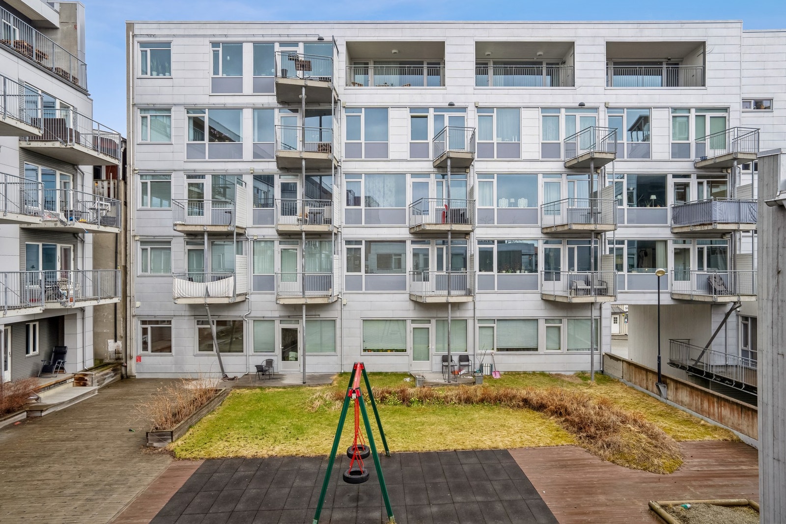 Leiligheten ligger i 3. etasje, og har en koselig veranda. Galleribilde