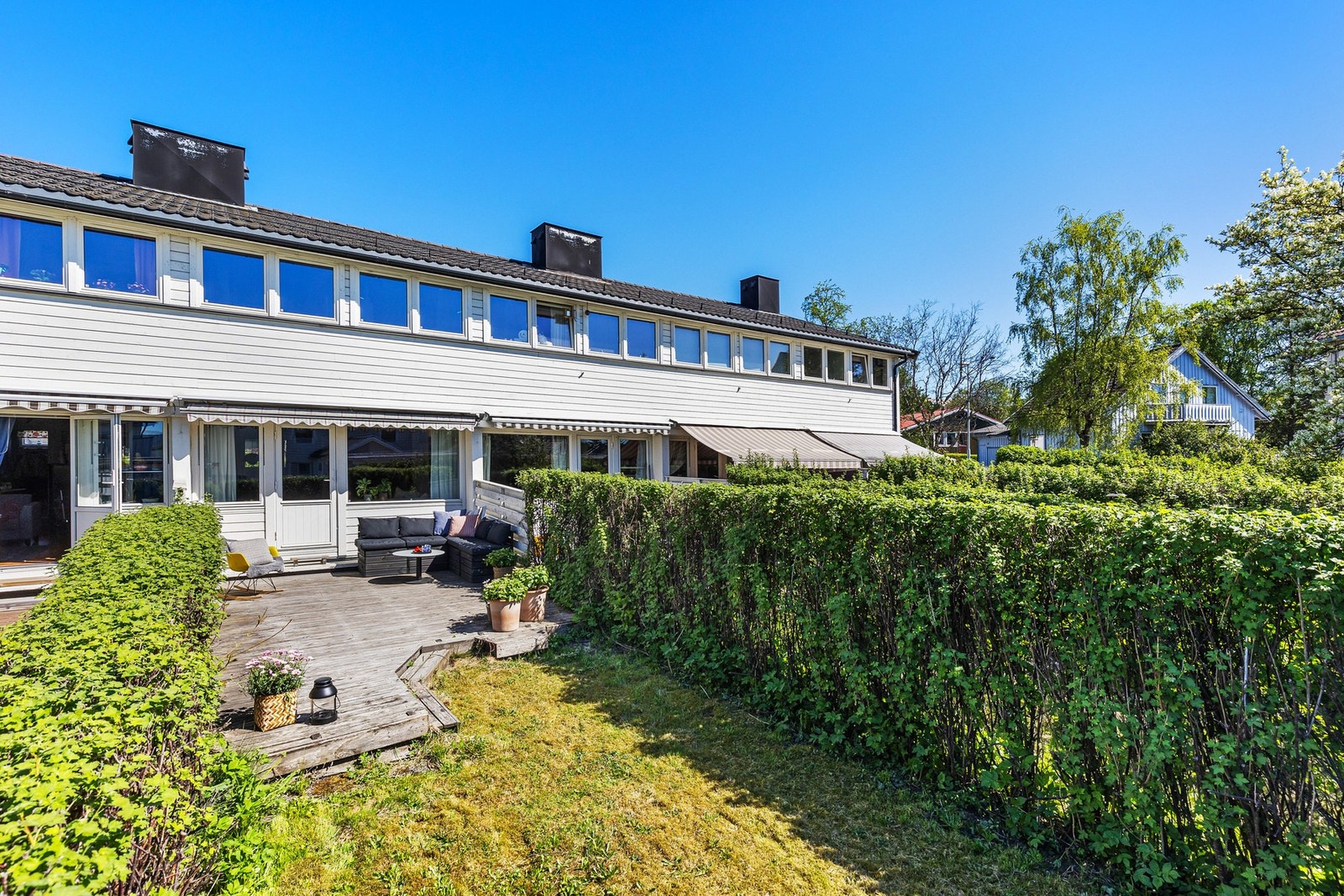 Sørvest-vendt uteområde med svært gode solforhold. Galleribilde
