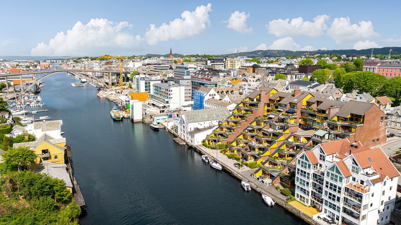 Lillesund Terrasse har en fenomenal beliggenhet til Smedasundet, med umiddelbar nærhet til sentrum Galleribilde