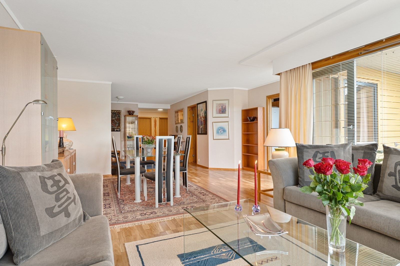 Lys, innholdsrik og elegant leilighet Galleribilde