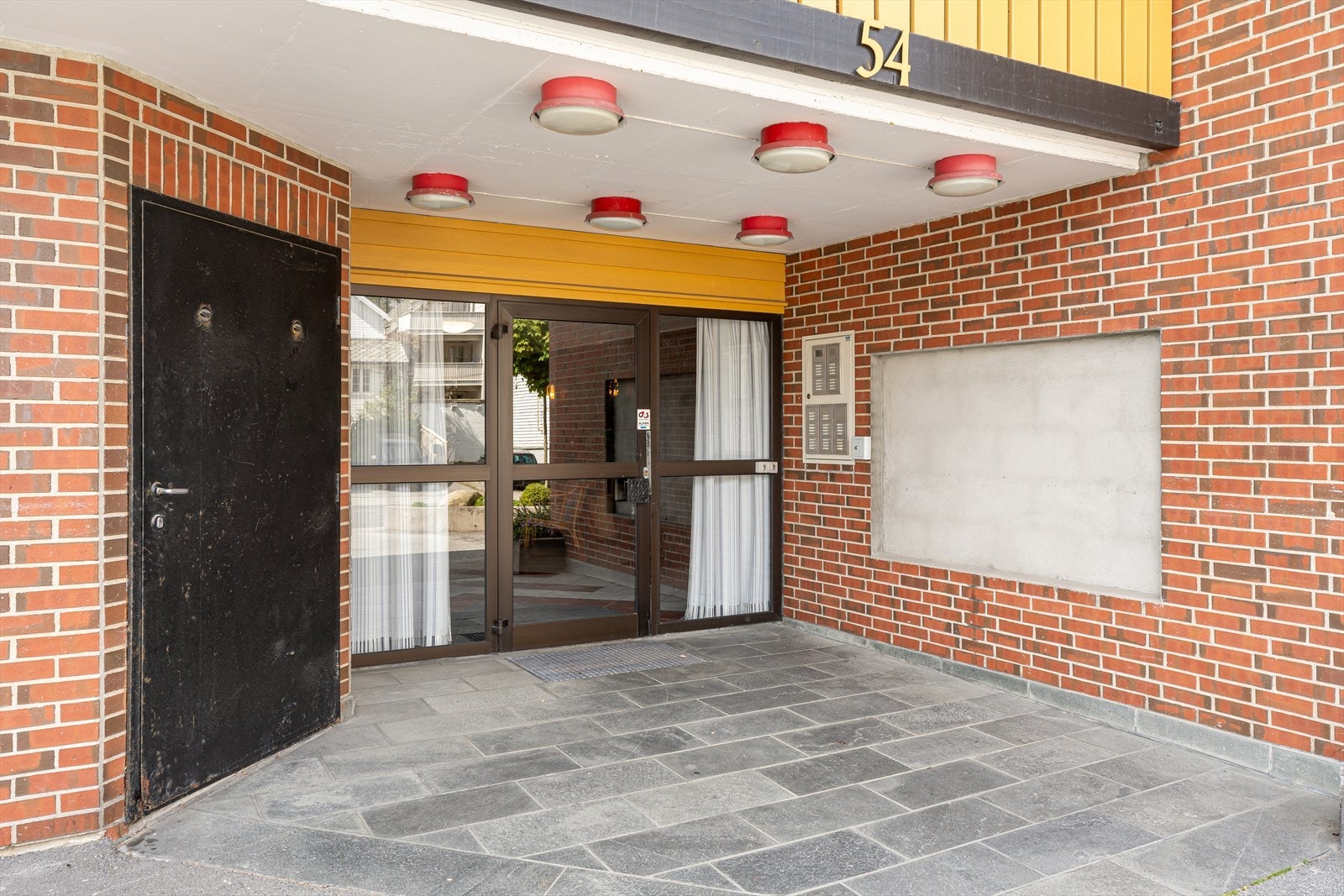 Byggets hovedinngang, i 5. etasje. Galleribilde