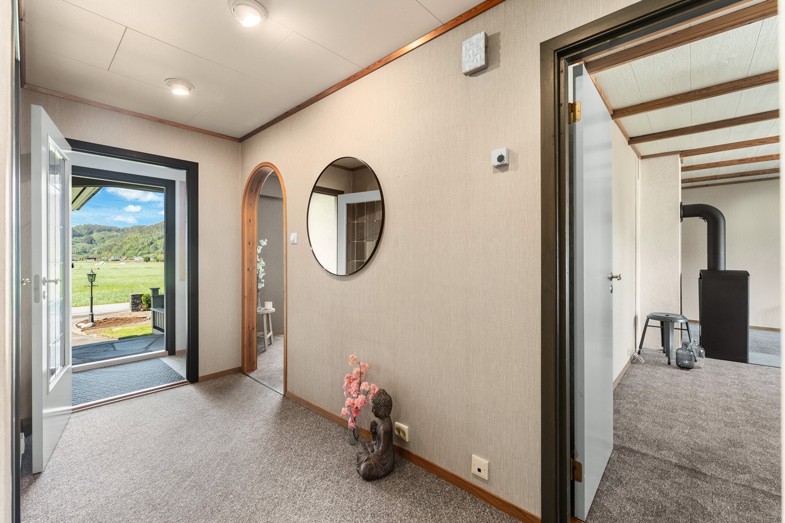 Fra inngangsparti mot stue og tv- stue. Galleribilde