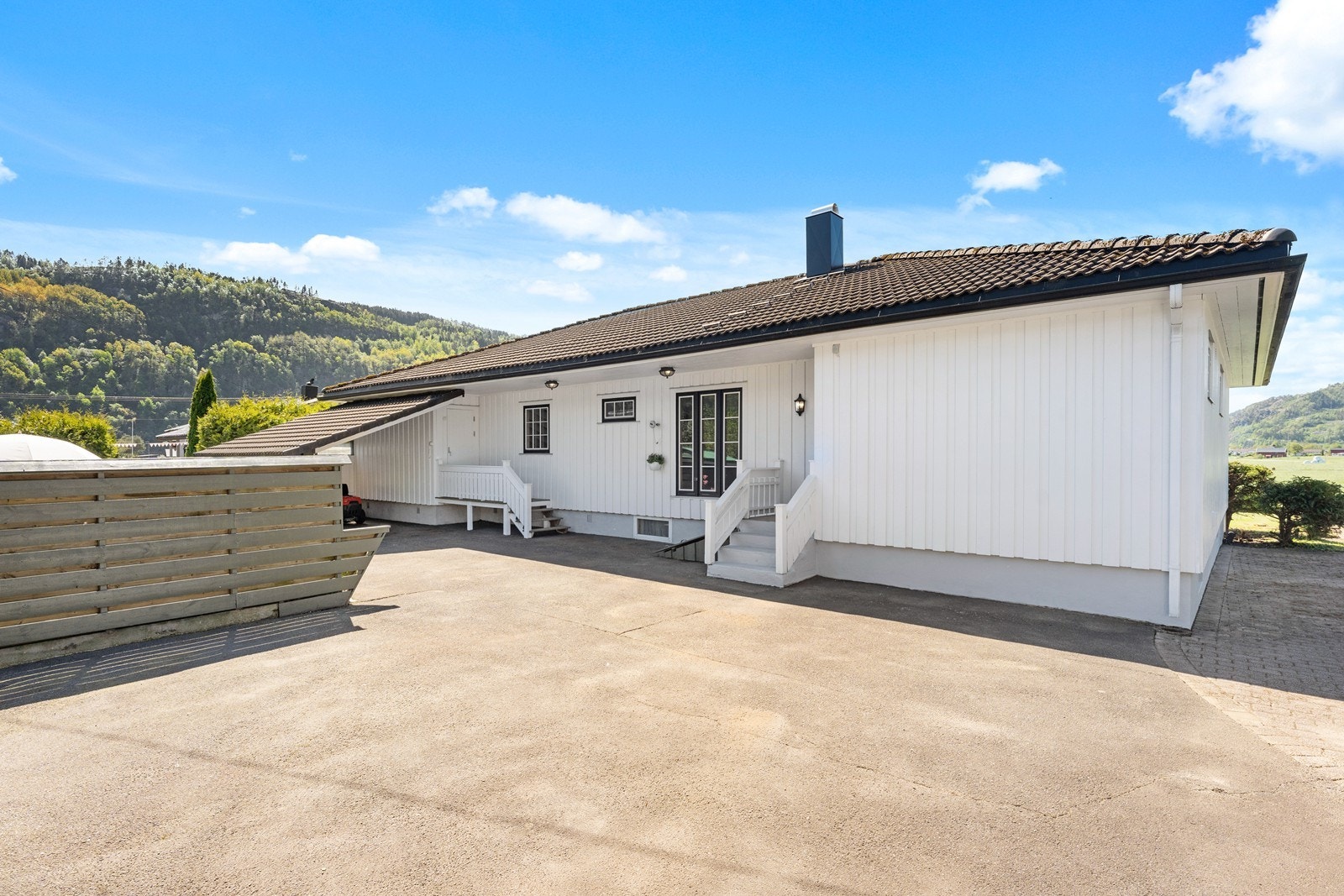 Boligen er opprinnelig fra 1965 men ble totalt ombygd og renovert i 1990. Galleribilde