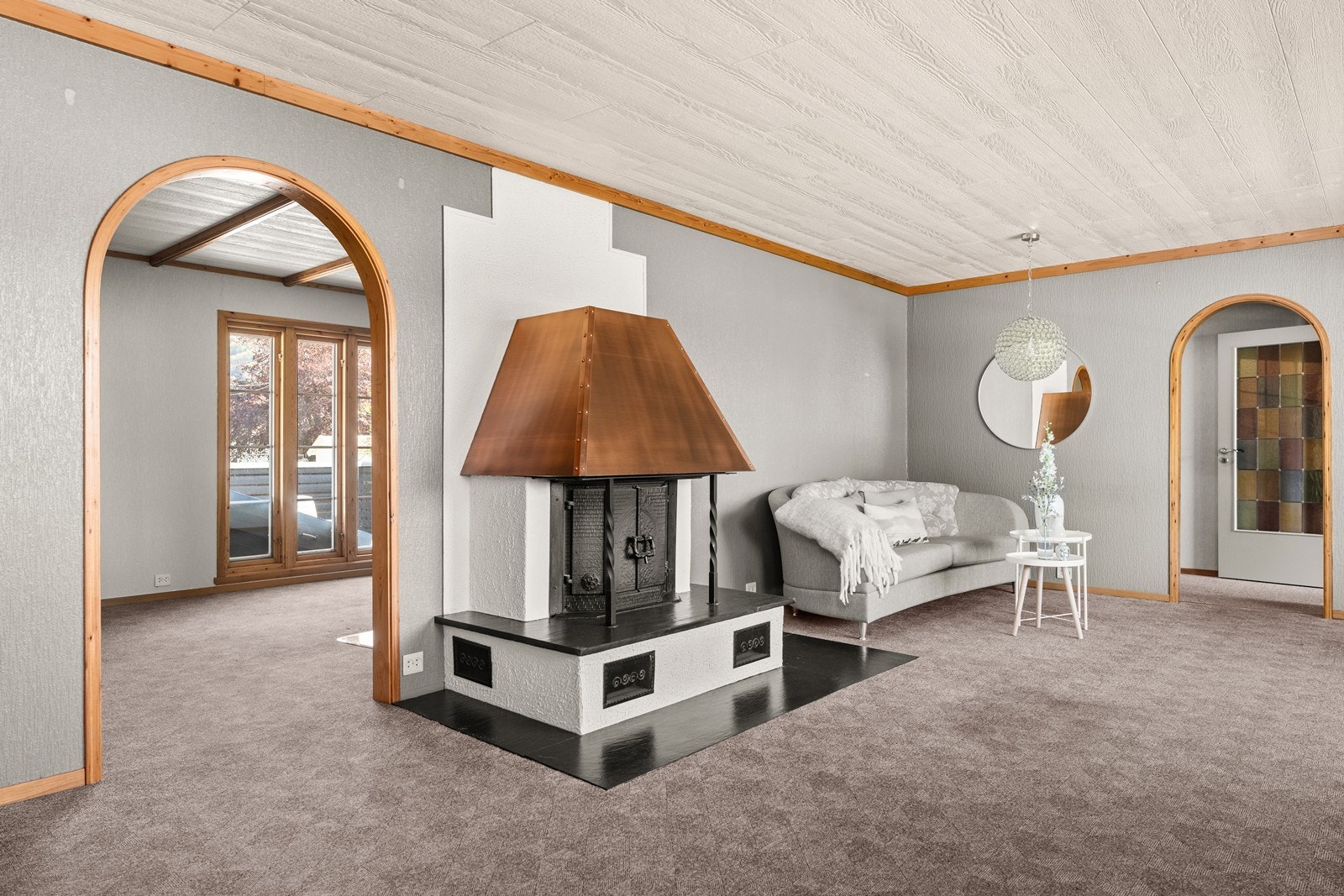 Fra stue mot tv-stue. Galleribilde