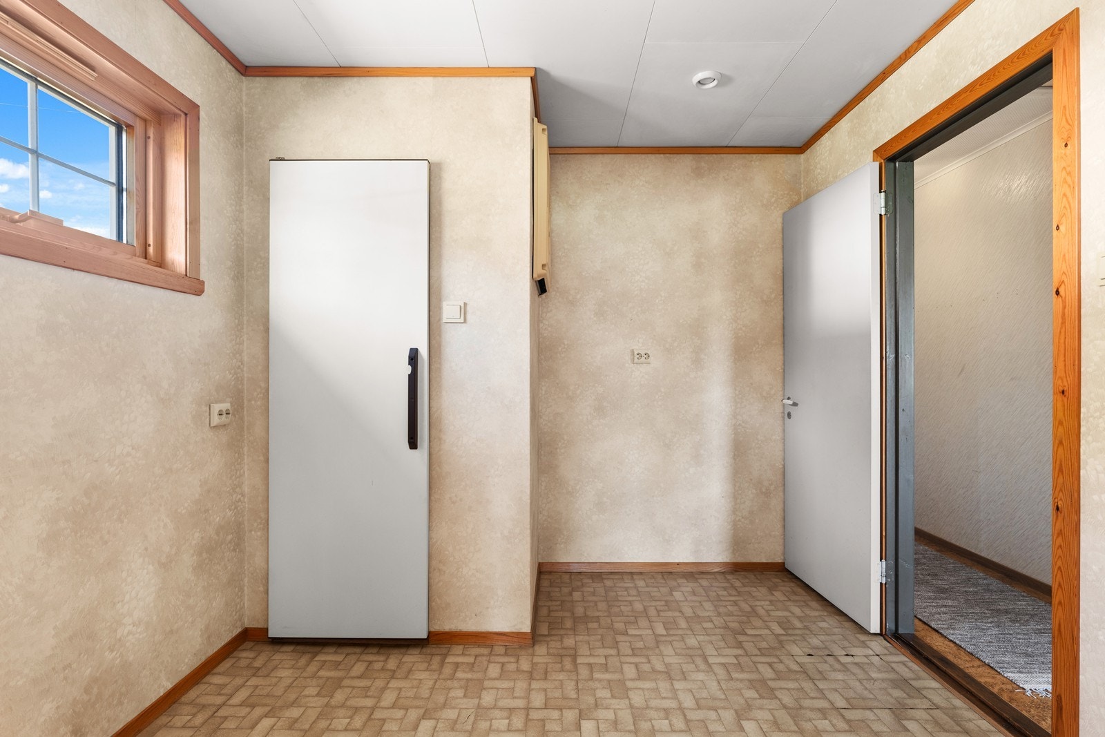 Stor matbod med kjølerom. Galleribilde