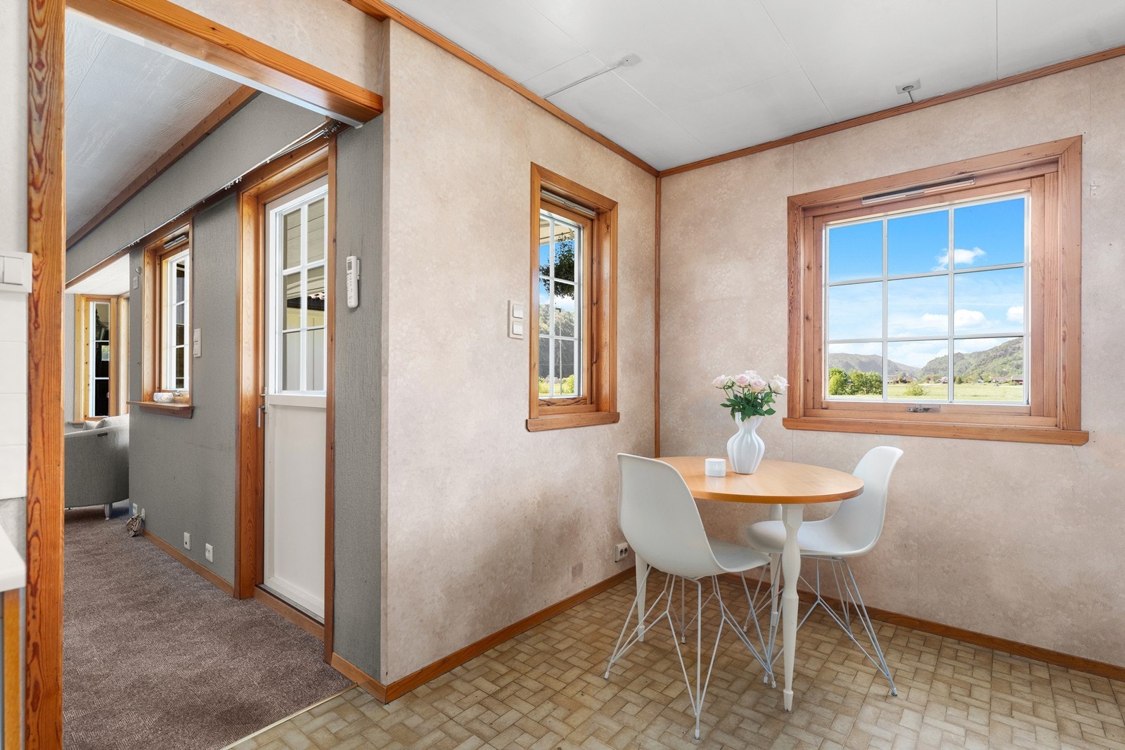 Fra kjøkken mot stue. Galleribilde