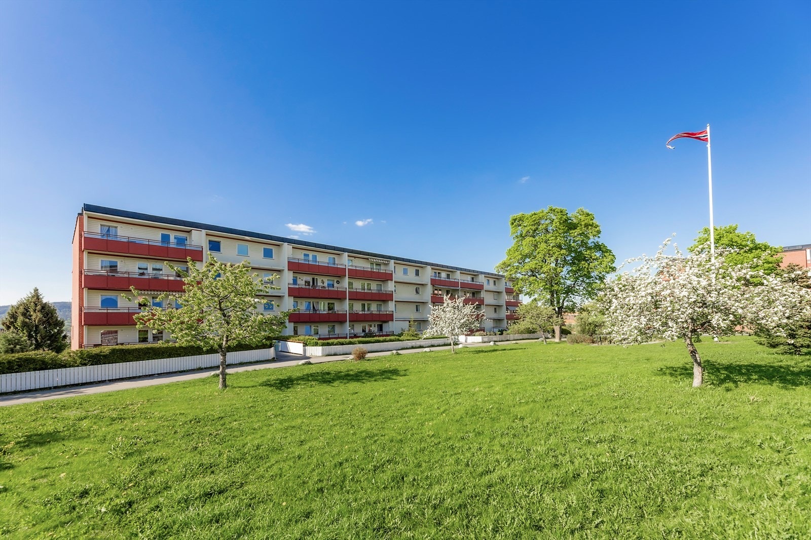 Borettslag med stor fine grøntområder Galleribilde