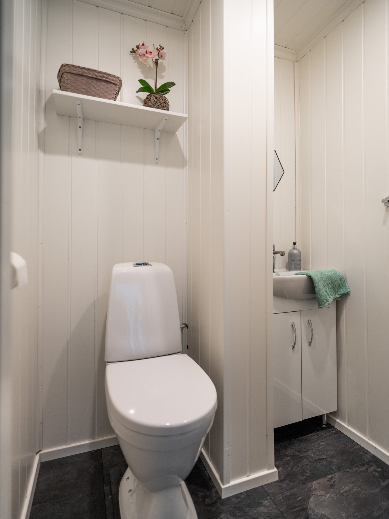 WC med servant. Galleribilde