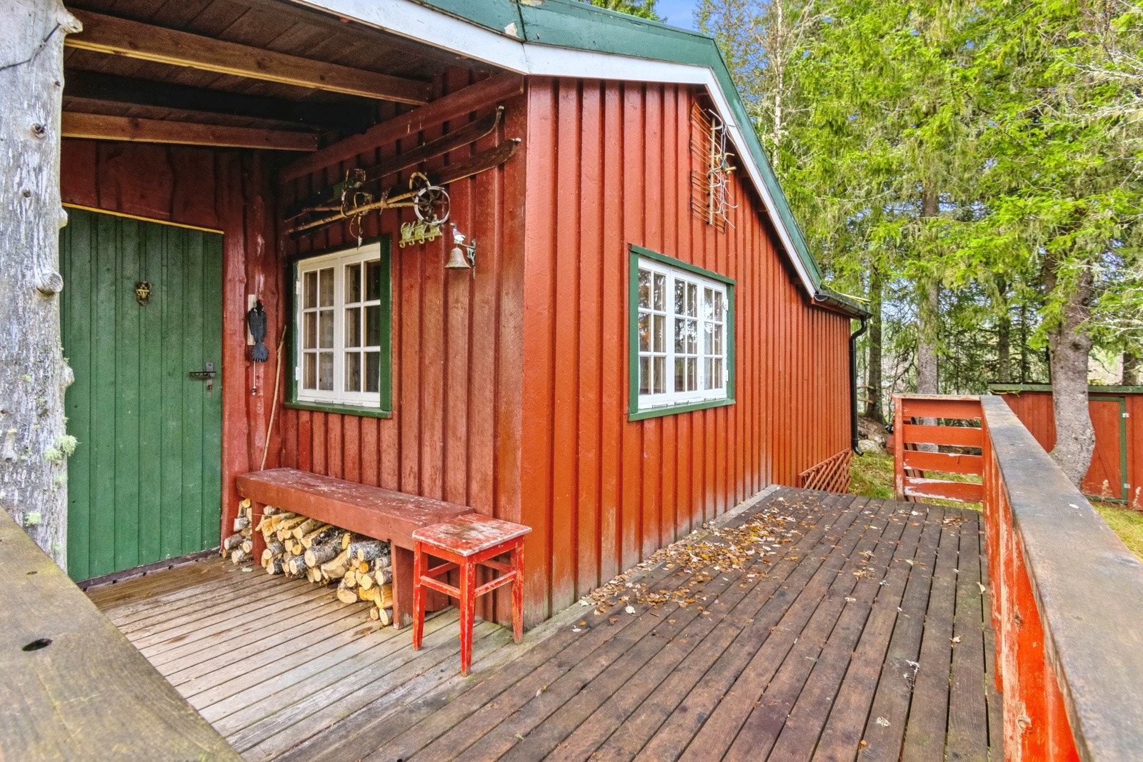 Hytta ligger for seg selv uten sjenerende innsyn. Galleribilde