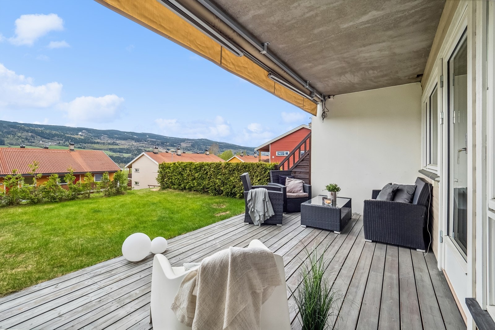 Fra stuen er det utgang til en markterrasse på 15,7 m². Galleribilde