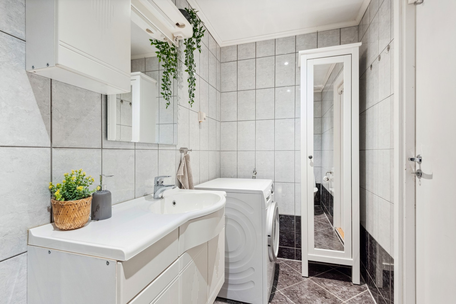 Badet har opplegg for vaskemaskin. Galleribilde
