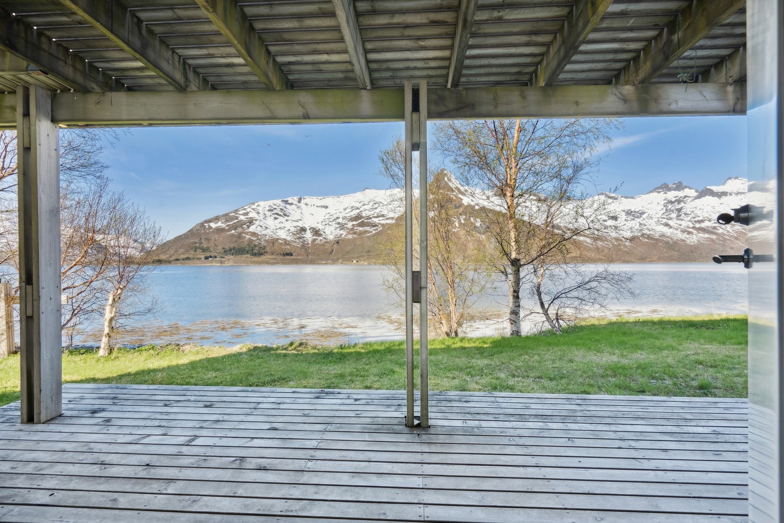 Under verandaen er det en lun terrasse - hvor du kan nyte utsikten Galleribilde