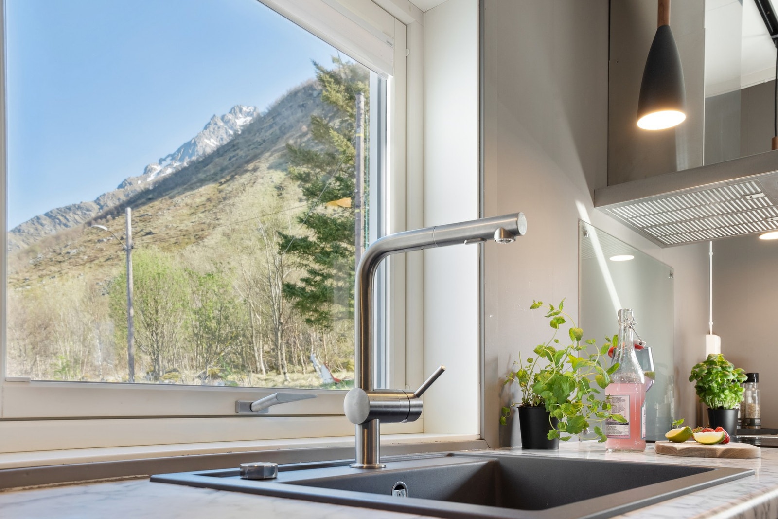 Fra hele boligen kan du nyte utsikten til den vakre naturen som omkranser eiendommen Galleribilde