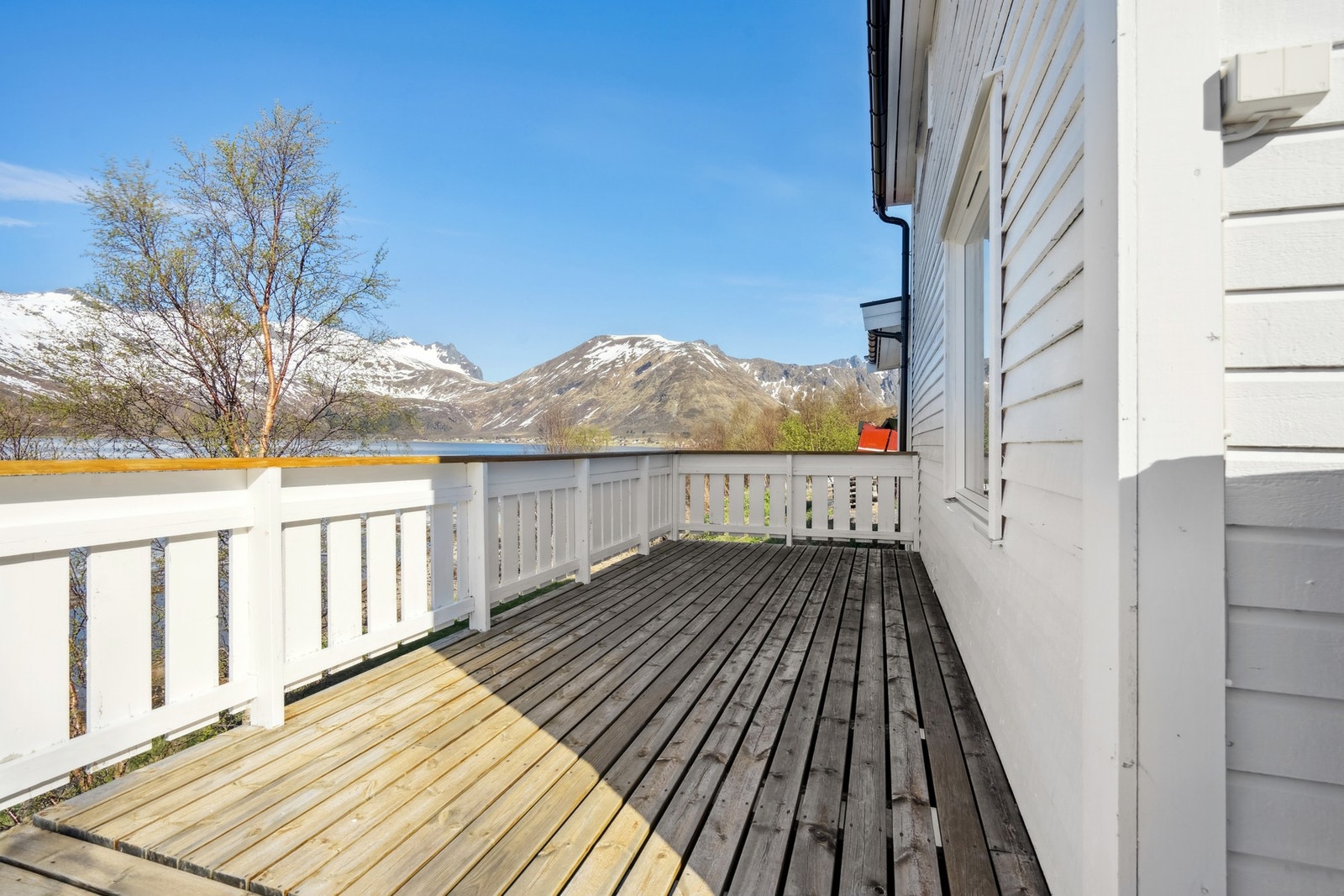 Fra veranda har du langstrakt utsikt Galleribilde