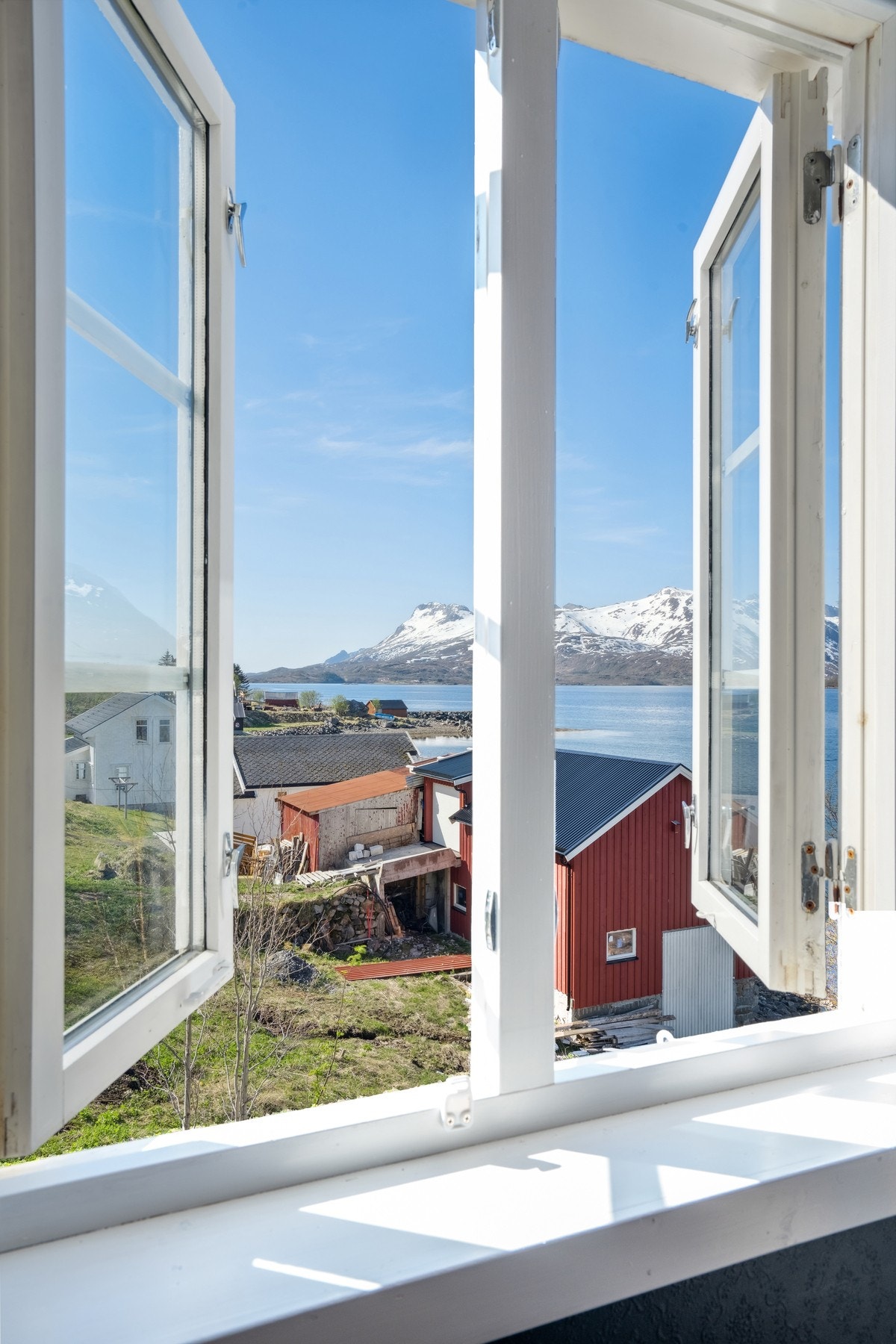 Nydelig utsikt - Vinduer på loft har trolig avvik ift. rømningsvei som følge av midtpost. Galleribilde