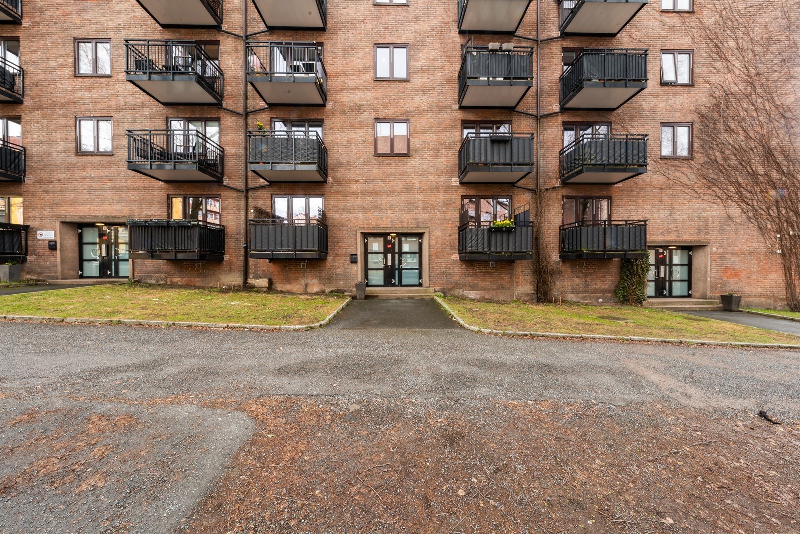 Fasade sett mot hovedinngangen. Galleribilde