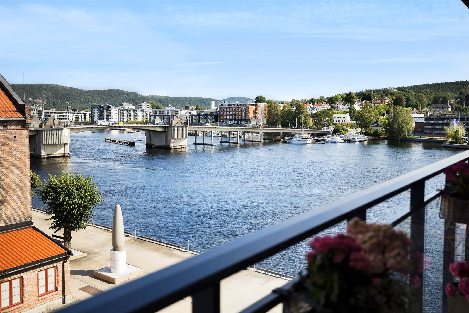 Flott leilighet med attraktiv beliggenhet langs strandpromenaden på Vestsiden. Galleribilde