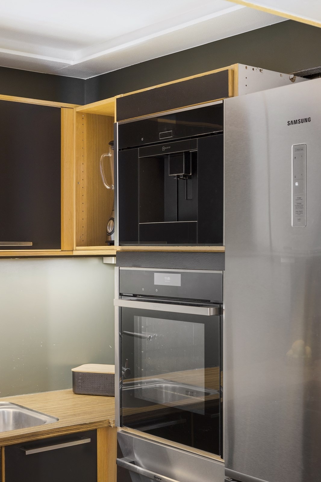 Kjøkkeninnredning fra 2008. Hvitevarer fra 2019 medfølger. Galleribilde