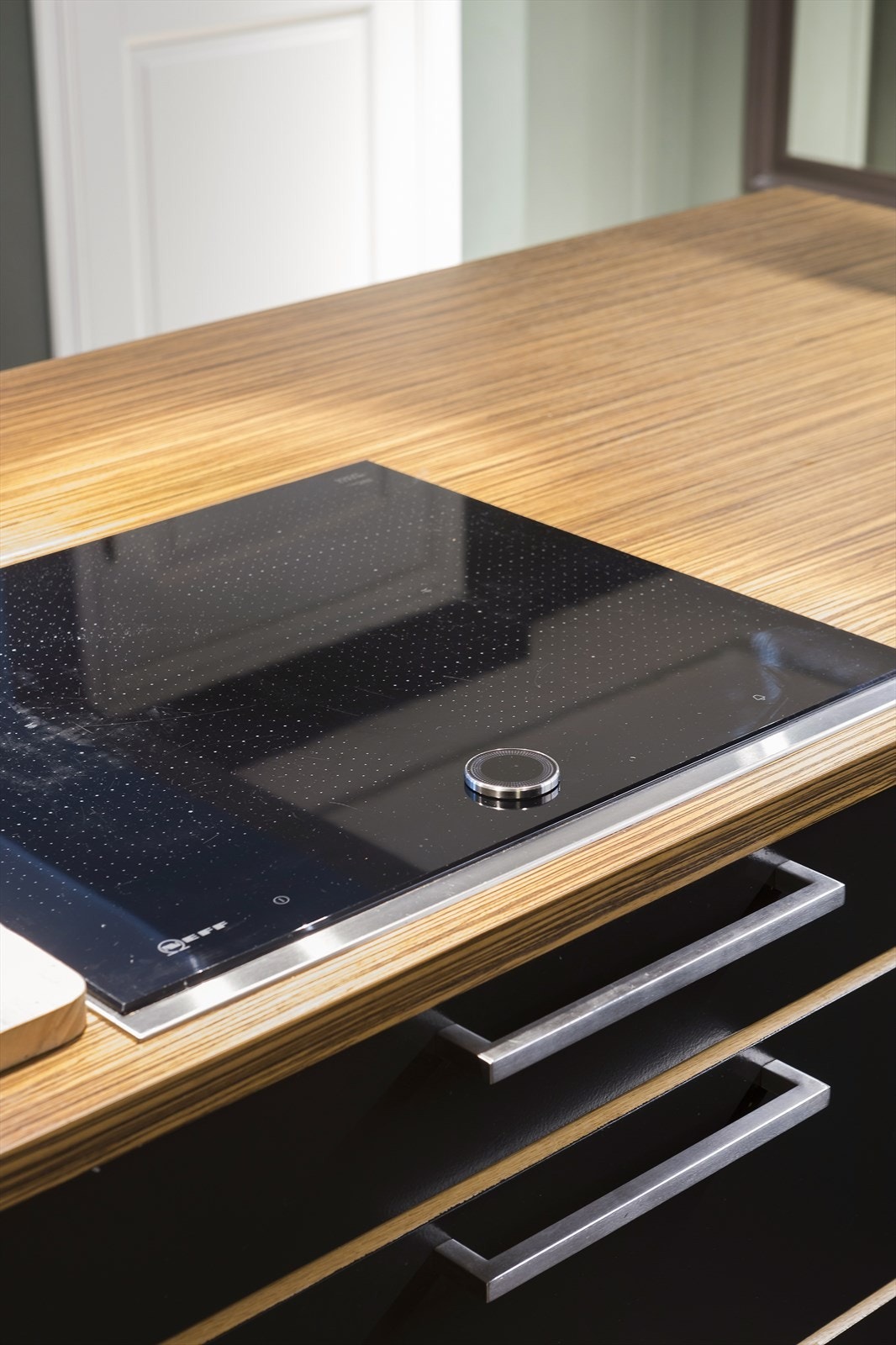 Kjøkkeninnredning fra 2008. Hvitevarer fra 2019 medfølger. Galleribilde