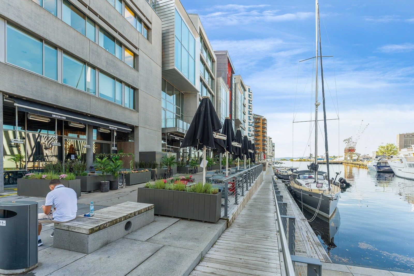 Det ligger restauranter på rekke og rad på promenaden på Tjuvholmen mot Filipstad. Her er det noe å velge i for enhver smak. Galleribilde