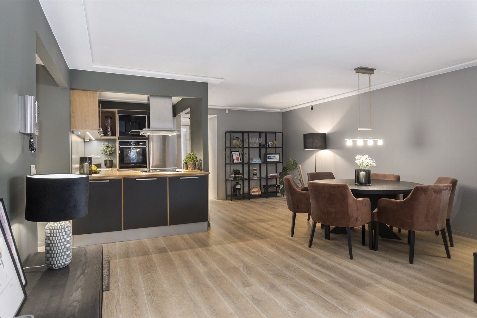 Delvis åpen kjøkkenløsning. Galleribilde