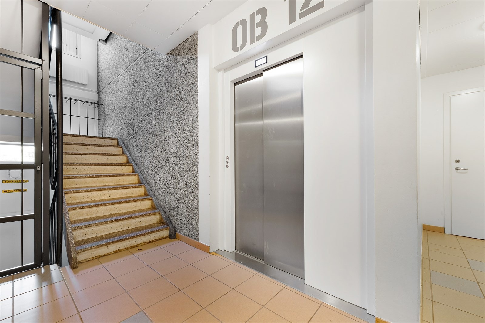 Leiligheten ligger i 6. etasje med heisadkomst Galleribilde