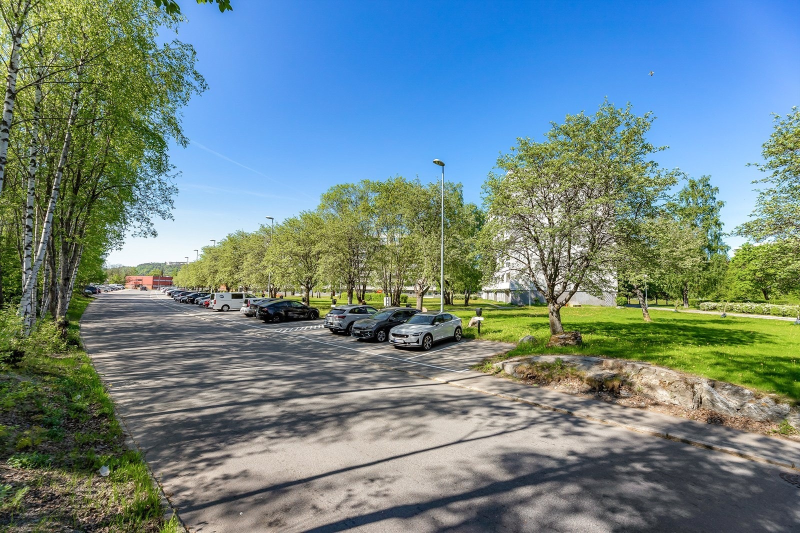 Borettslaget har 321 plasser i garasjeanlegget og 355 uteparkeringsplasser Galleribilde