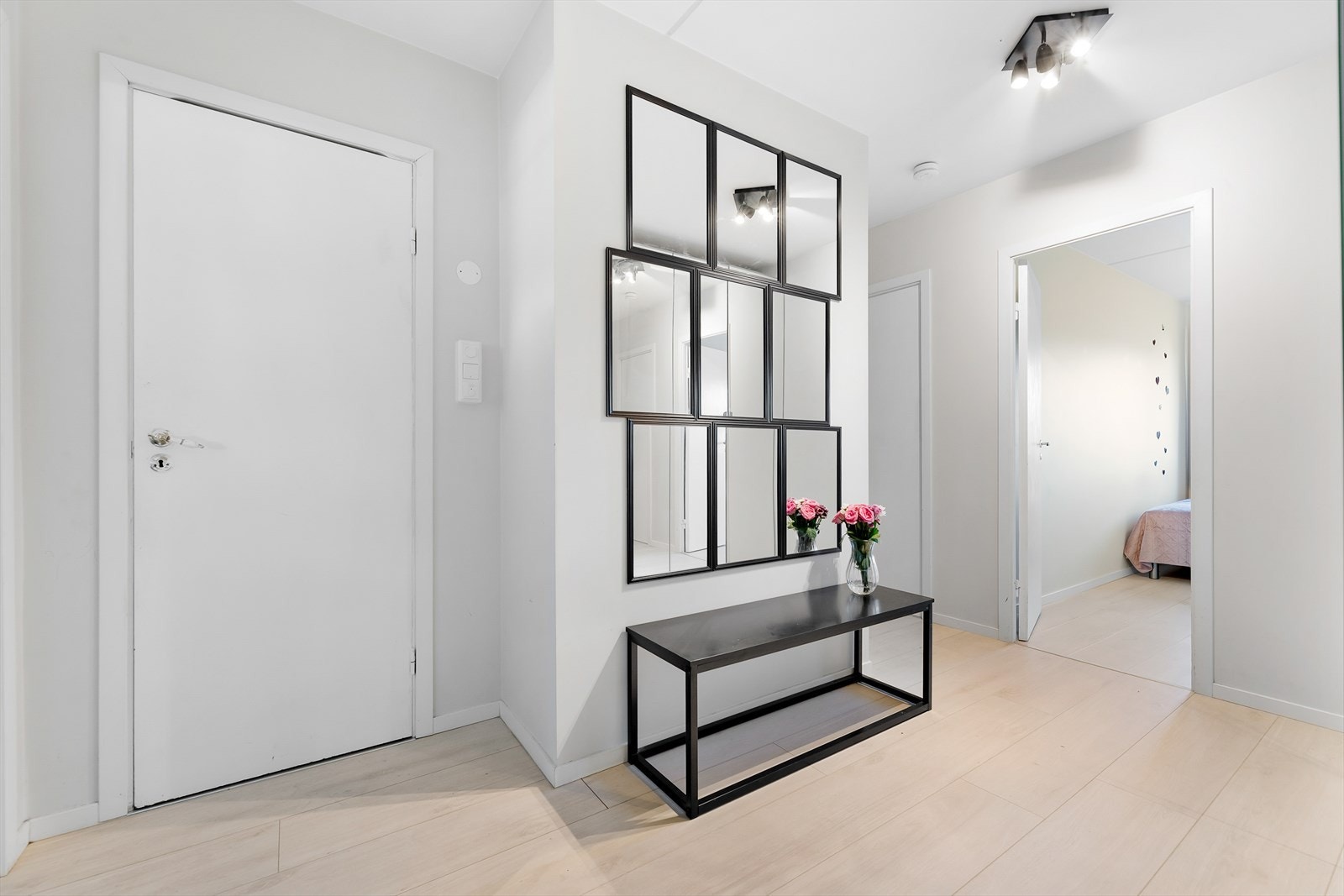 Herfra er det tilgang til stor innvendig bod Galleribilde