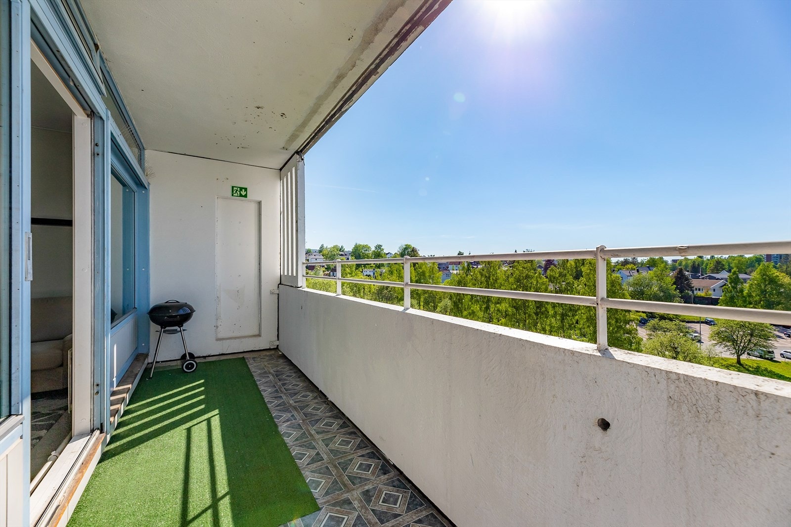 Tiltalende og romslig 3-roms med gjennomgående løsning og stor balkong mot vest Galleribilde