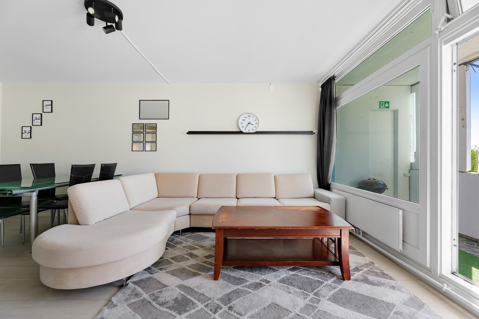 Fra stuen er det utgang til balkongen Galleribilde