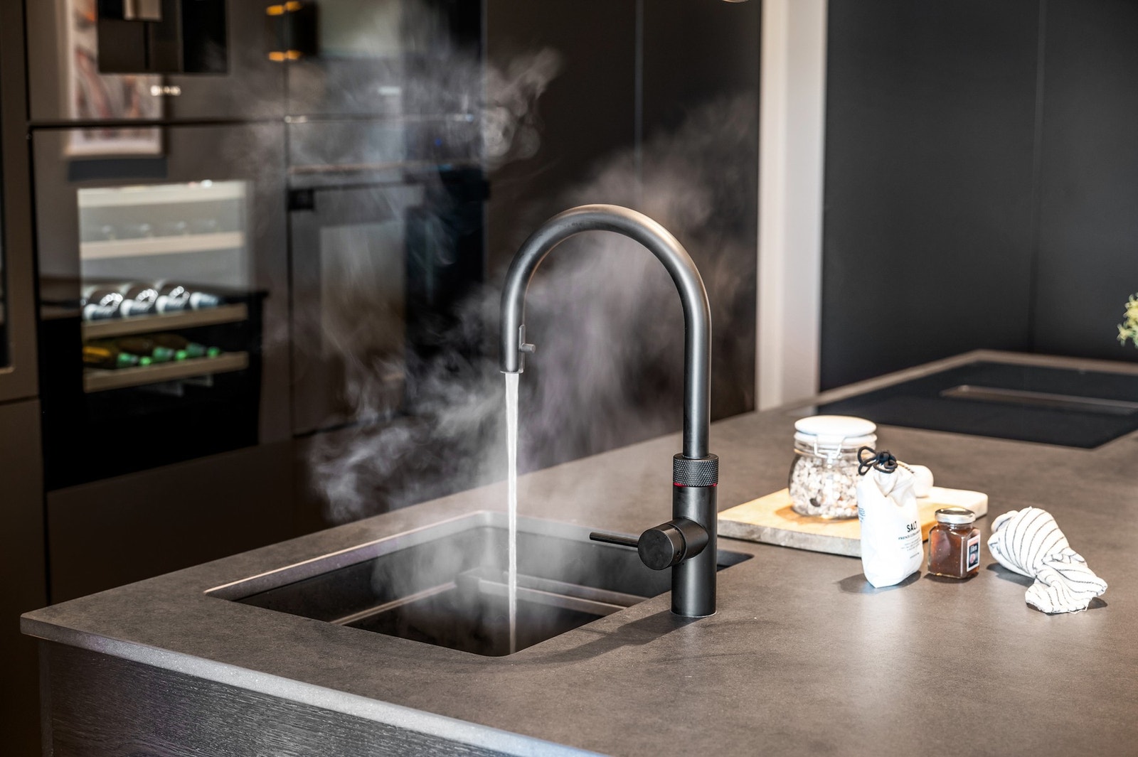 Quooker vannkran med kokende vann. Galleribilde