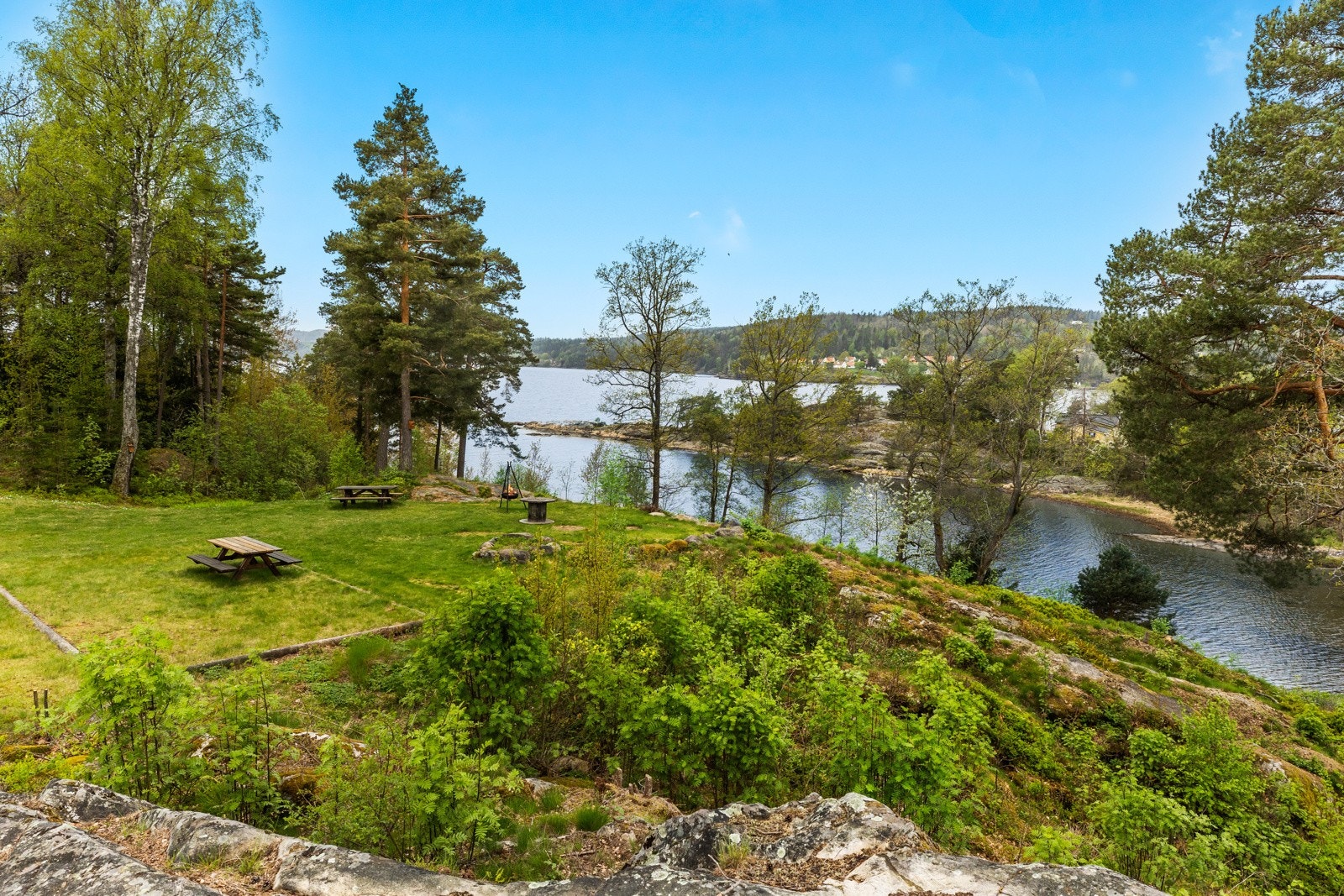 Mange ønsker i dag å bruke mindre tid på å bo og ha muligheter til å gjøre andre ting enn vedlikehold og stell av hus og utearealer. Et borettslag gir deg sjansen til dette! Galleribilde